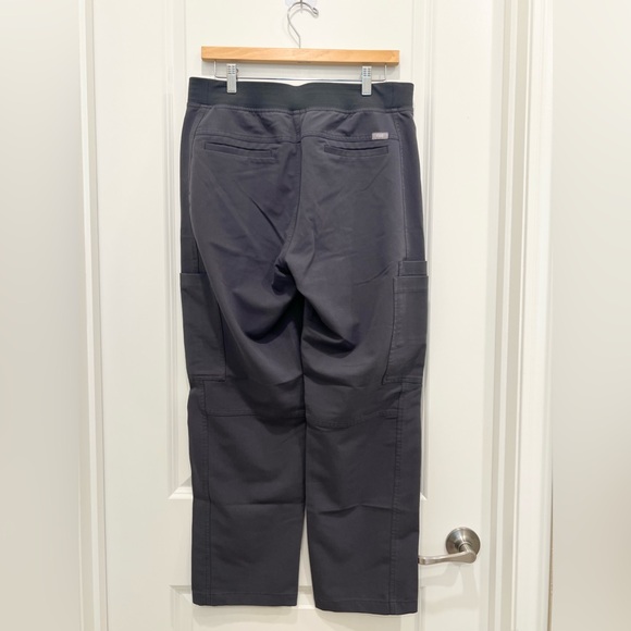 FIGS Men’s Cargo Scrub Pants - Picture 2 of 3